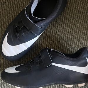 Velcro Nike Kids Black and White sz girl 13 cleats